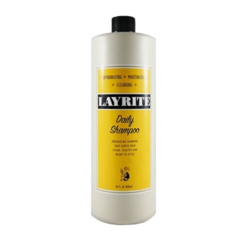 Biała butelka szamponu Layrite 946 ml z czarną nakrętką i żółtą etykietą LAYRITE Daily Shampoo. Teksty podkreślają energizujące, nawilżające i oczyszczające właściwości. Butelka stoi pionowo na białym tle.