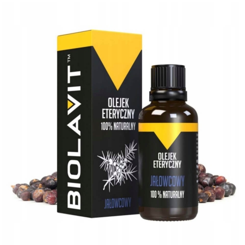 Butelka ciemno-brązowa z naturalnym olejkiem jałowcowym, obok czarno-żółte opakowanie. Etykieta: OLEJEK ETERYCZNY 100% NATURALNY i JAŁOWCOWY. Na białym tle jagody jałowca, produkt stoi pionowo.