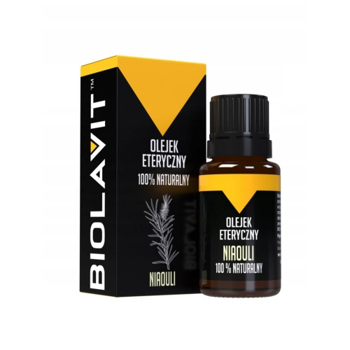 Olejek Niaouli w brązowej butelce z zakrętką, w czarno-żółtym kartonie. Etykieta z napisem 'OLEJEK ETERYCZNY 100% NATURALNY' i motywem roślinnym. Produkt stoi na jednolitym tle.