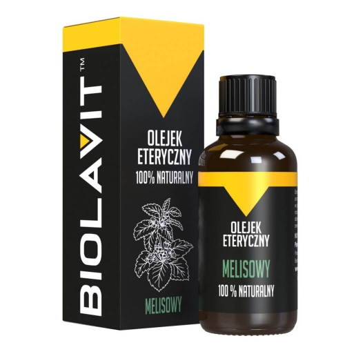 Brązowa butelka olejku melisowego z czarną nakrętką i etykietą 'OLEJEK ETERYCZNY' oraz '100% NATURALNY', obok czarno-żółtego opakowania z grafiką liści melisy na jednolitym tle.