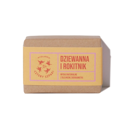 Naturalne mydło z olejkiem bergamotki, prostokątne, w brązowym papierze. Etykieta z napisem Dziewanna i Rokitnik i czerwonym logo ptaków. Front opakowania na białym tle.
