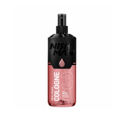 Czarna butelka perfum po goleniu o różowym spodzie, z atomizerem na górze. Widoczne białe napisy NISH MAN, after shave, COLOGNE oraz numer 3. Produkt stoi na białym tle.