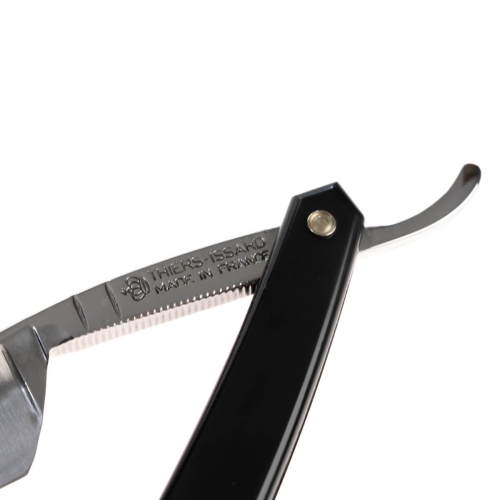 Brzytwa Thiers Issard Special Coiffeur Black 6/8 z długim, cienkim ostrzem ze stali i czarną, matową, elegancką rękojeścią. W zbliżeniu widoczne detale ostrza z grawerem i logo.