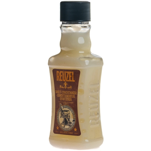 Szklana butelka 100 ml odżywki Reuzel, przezroczysty lekko żółtawy płyn, czarna zakrętka, brązowa etykieta ze złotym logo i napisem 'DAILY CONDITIONER', stojąca na jednolitym tle.