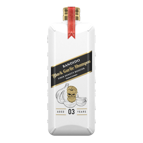 Biała butelka 350 ml szamponu Bandido Black Garlic przeciw wypadaniu włosów, z złotym napisem, ilustracją brodacza i czosnku oraz oznaczeniem Aged 03 Years na białym tle z czerwonymi i czarnymi detalami.
