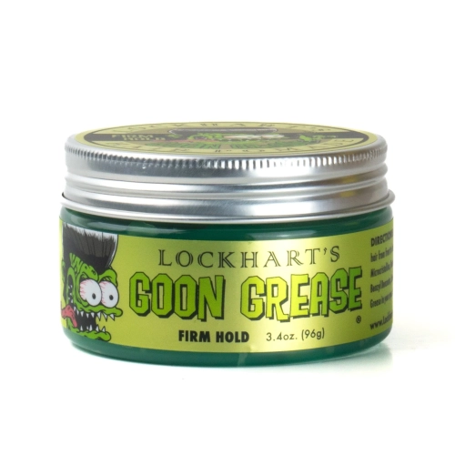 Woskowa pomada Lockhart's Goon Grease 96 g w metalowym, okrągłym pojemniku z zieloną etykietą Firm Hold i wizerunkiem postaci z fryzurą pompadour. Wieczko metalowe, napisy czarno-żółte na białym tle.