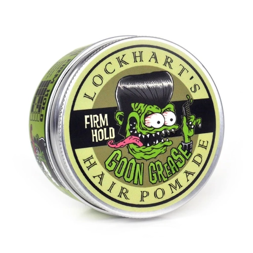 Woskowa pomada Lockhart's Goon Grease Heavy Hold w metalowym słoiku z grafiką zielonego potwora i napisem GOON GREASE na khaki tle. Słoik z matową etykietą i srebrną pokrywką leży na białym tle.