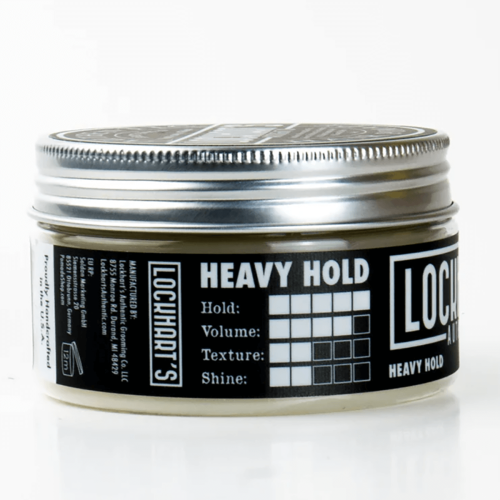 Metalowy słoik 96g pomady Lockhart's Heavy Hold z boku, pokazujący napis HEAVY HOLD i oznaczenia trzymania oraz tekstury. Zamknięty, na białym tle, nowoczesny wygląd.