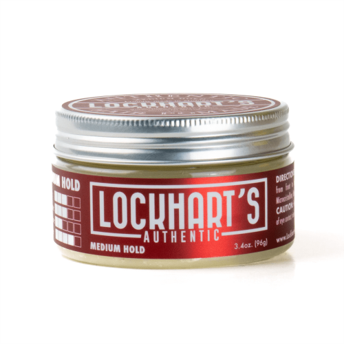 Metalowy słoik pomady Lockhart's Medium Hold z srebrną pokrywką i czerwonym nadrukiem z białymi napisami, na białym tle dla lepszej widoczności.