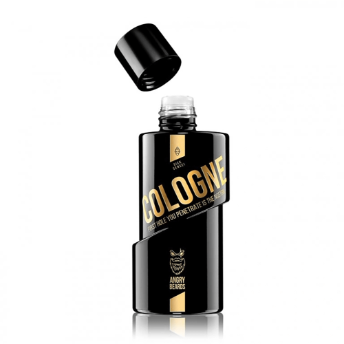 Woda kolońska Angry Beards Sick Sensei 100 ml w czarnej, prostokątnej butelce z odkręconą pokrywką, z napisem COLOGNE, logo i złotymi akcentami na etykiecie, na białym tle.