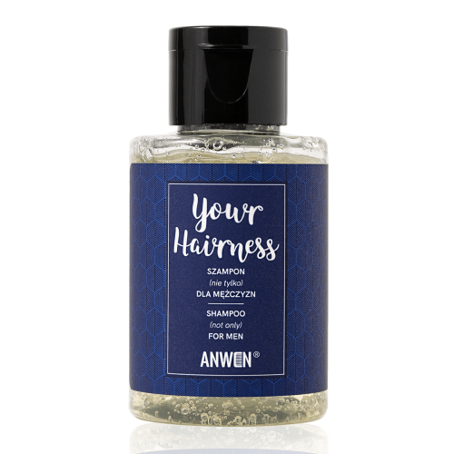 Szampon Anwen Your Hairness 50 ml w przezroczystej butelce z ciemnoniebieską etykietą z napisem Your Hairness, informacją szampon (nie tylko) dla mężczyzn i logo Anwen, stojący pionowo na jednolitym tle.