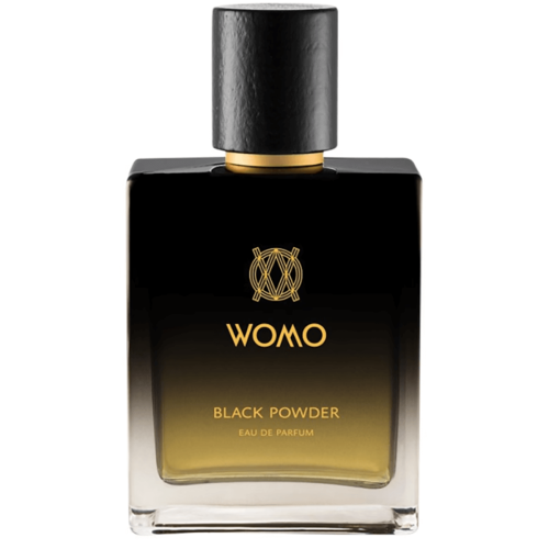 Flakon perfum WOMO Black Powder 100 ml, stojący, o prostokątnym kształcie. Ciemna, gradientowa butelka z matowym wykończeniem, złote napisy „BLACK POWDER” i „EAU DE PARFUM” oraz logo WOMO. Czarny, cylindryczny korek. Produkt na jednolitym tle.