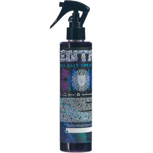 Sól morska w sprayu 250 ml, ciemnofioletowa butelka z czarnym aplikatorem. Etykieta w odcieniach niebieskiego i fioletu z napisem ENTROPY SEA SALT SPRAY. Widok butelki z informacjami o składzie i użyciu na jednolitym tle.