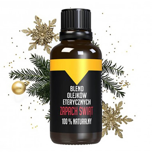 Butelka 30 ml z blendem olejków eterycznych Zapach Świąt w brązowym szkle z czarną etykietą. Napis: BLEND OLEJKÓW ETERYCZNYCH, ZAPACH ŚWIAT, 100% NATURALNY. Otoczona świerkowymi gałązkami i świątecznymi dekoracjami.