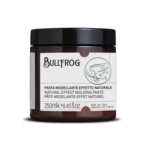 Pasta do stylizacji Bullfrog 250 ml, ciemnobrązowe opakowanie z zakręcanym, matowym wieczkiem. Czytelne napisy Pasta Modellante Effetto Naturale i logo na froncie. Produkt na jednolitym tle.