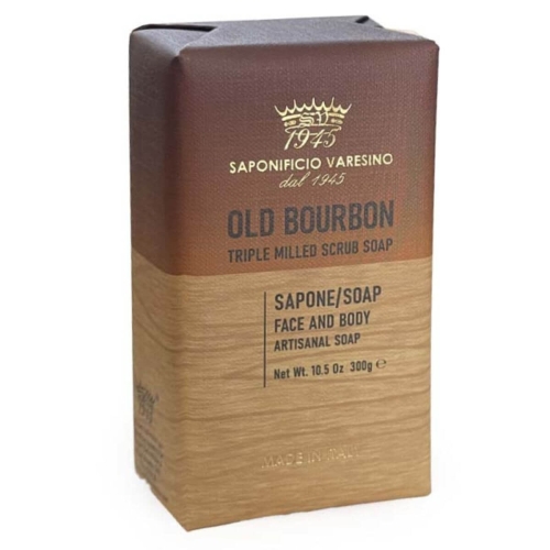 Mydło Old Bourbon 300g w brązowym opakowaniu z fakturą drewna, z napisami OLD BOURBON i TRIPLE MILLED SCRUB SOAP. Opakowanie zamknięte, widoczny bok z informacjami o użyciu do twarzy i ciała, na jasnym tle.