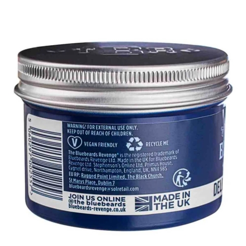 Niebieski słoik 100 ml kremu do golenia z metalową srebrną zakrętką. Etykieta: „Deluxe Shaving Cream”, ikony „Vegan Friendly” i „Recycle Me”. Tło białe, podkreślające kolor i napisy.