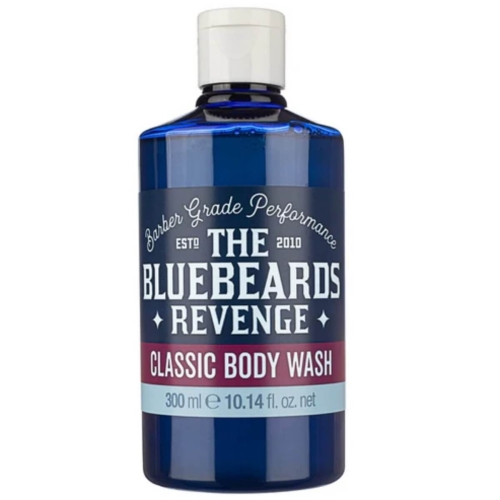 Żel pod prysznic Bluebeards Revenge o pojemności 300 ml w niebieskiej butelce z białą zakrętką. Widoczny napis THE BLUEBEARDS REVENGE oraz CLASSIC BODY WASH na etykiecie. Produkt ustawiony centralnie, na jednolitym tle.