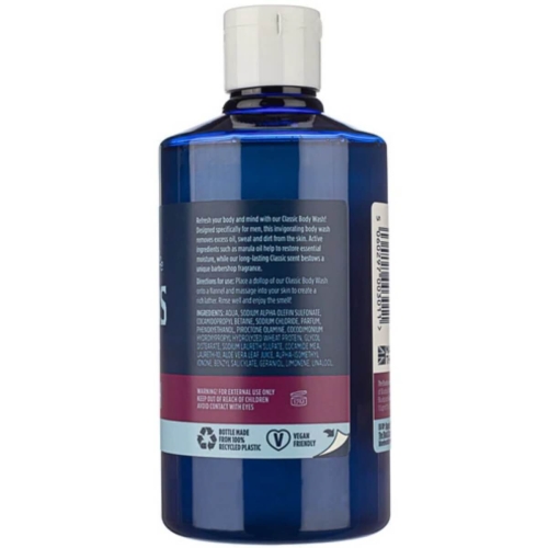 Niebieska butelka żelu Bluebeards Revenge Classic 300 ml z białą zakrętką. Etykieta zawiera składniki, instrukcje oraz oznaczenia Vegan Friendly i 100% recyklingu. Produkt stoi pionowo na jednolitym tle.