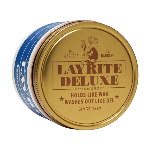 Pomada Layrite w złotym, okrągłym metalowym opakowaniu z niebieskimi detalami i złotą pokrywką. Napis LAYRITE DELUXE, HOLDS LIKE WAX i WASHES OUT LIKE GEL. Produkt na białym tle, ujęcie frontalne.