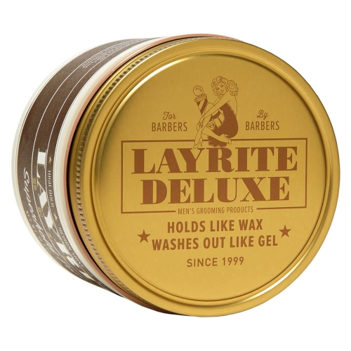 Layrite Superhold Pomade w złotym, okrągłym, metalowym opakowaniu z logo LAYRITE DELUXE i napisami HOLD LIKE WAX oraz WASHES OUT LIKE GEL. Zbliżenie ukazuje detale etykiety i fakturę, na prostym tle.