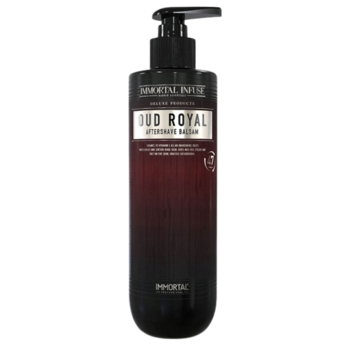 Czarny matowy pojemnik 350 ml z pompką, balsam po goleniu Oud Royal z szarym napisem i logo IMMORTAL na ciemnobrązowym tle, stojący na białym tle.