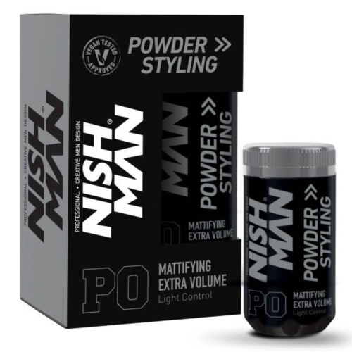 Nishman Lekki Matujący Puder do stylizacji włosów 20g, czarna matowa butelka z szarym wieczkiem i napisem „NISH MAN” oraz „POWDER STYLING”, obok prostokątnego kartonu o minimalistycznym designie na stonowanym tle.
