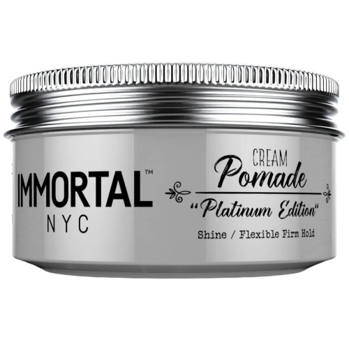 Kremowa pomada Immortal w srebrnym metalowym słoiku z czarnym napisem IMMORTAL NYC oraz białymi napisami Cream Pomade Platinum Edition i Shine / Flexible Firm Hold, widoczna zakrętka i eleganckie wykończenie.