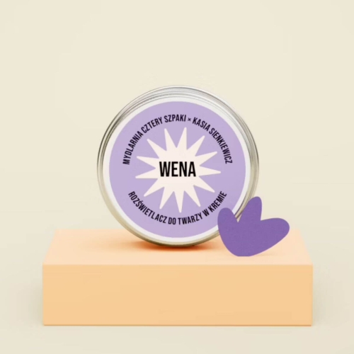Kremowy rozświetlacz WENA 15 ml w szklanym słoiczku z metalową nakrętką, na pastelowym pomarańczowym tle z purpurowym sercem. Etykieta fioletowa z białą gwiazdą i napisem „WENA”, w jasnym neutralnym tle.