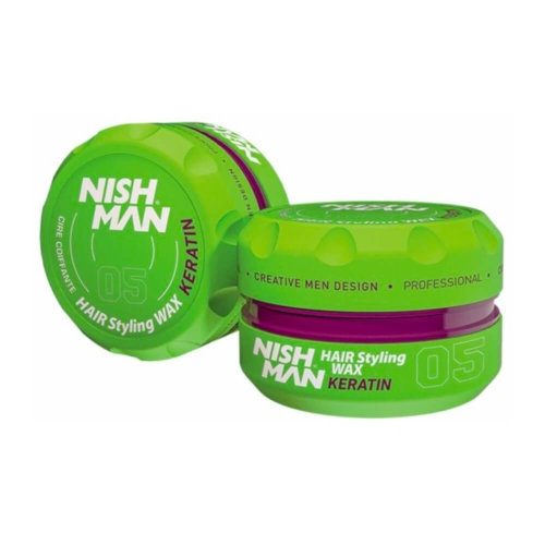 Zestaw dwóch zielonych pojemników na wosk Nish Man z fioletowymi akcentami, z przykręcanymi wieczkami i napisami: NISH MAN, HAIR Styling WAX KERATIN, 05. Ułożone jeden na drugim na białym tle.
